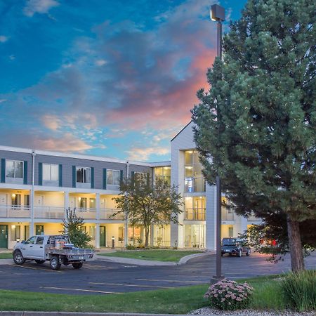 Super 8 By Wyndham Madison East Hotel Екстериор снимка