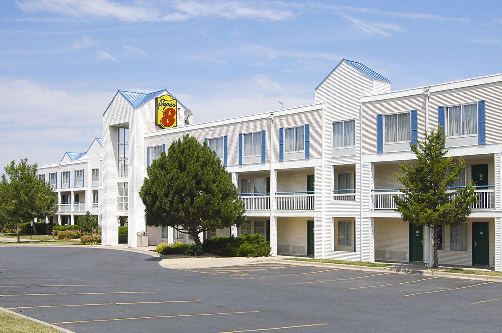 Super 8 By Wyndham Madison East Hotel Екстериор снимка
